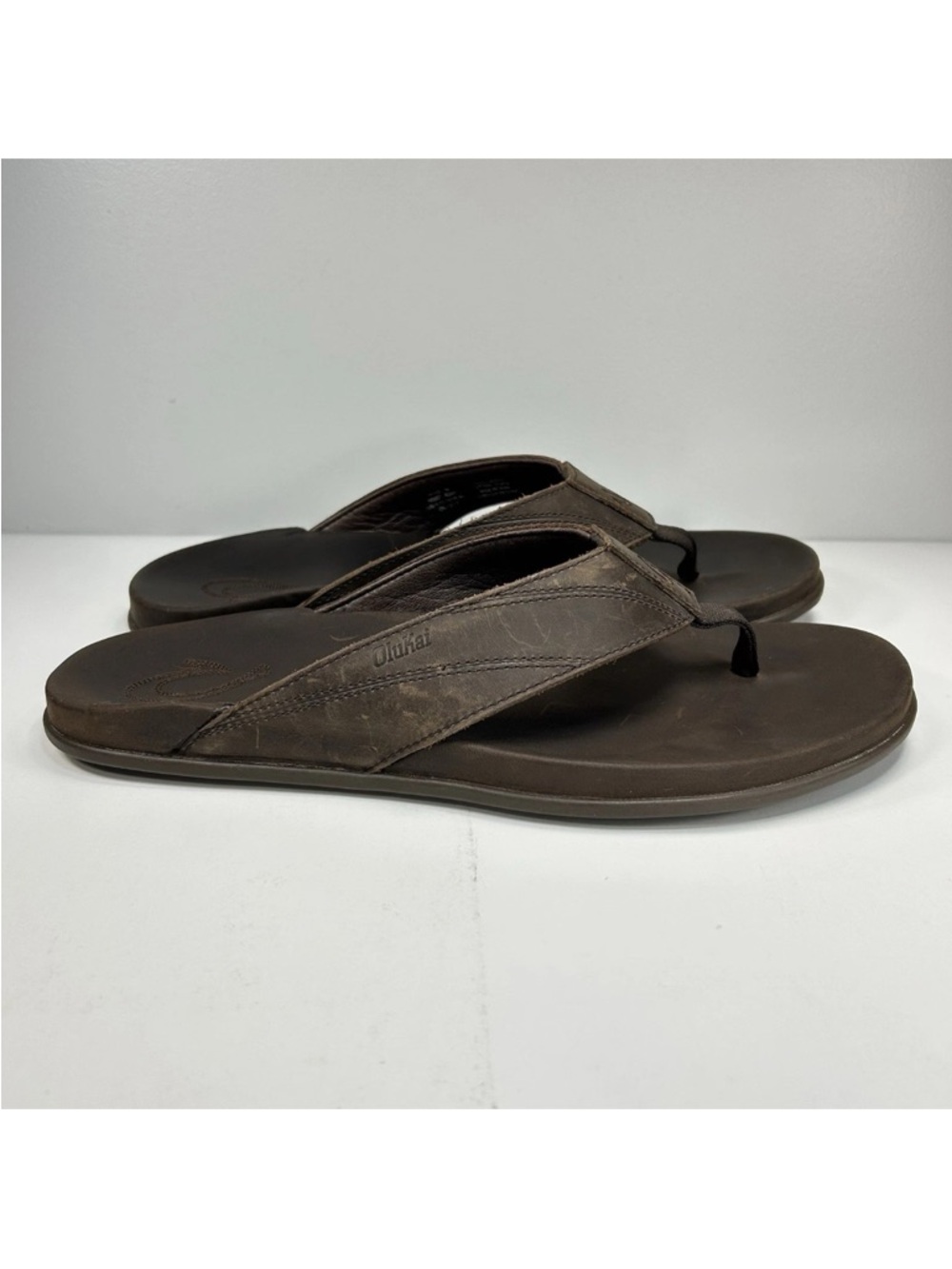 Olukai Pikoi Men’s Size 11 M Leather Sandals Dark Wood Brown Thong Flip Flops VG